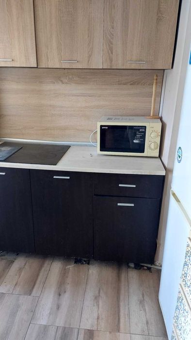 Продава се тристаен апартaмент в кв. Любен Каравелов с възможен бартер