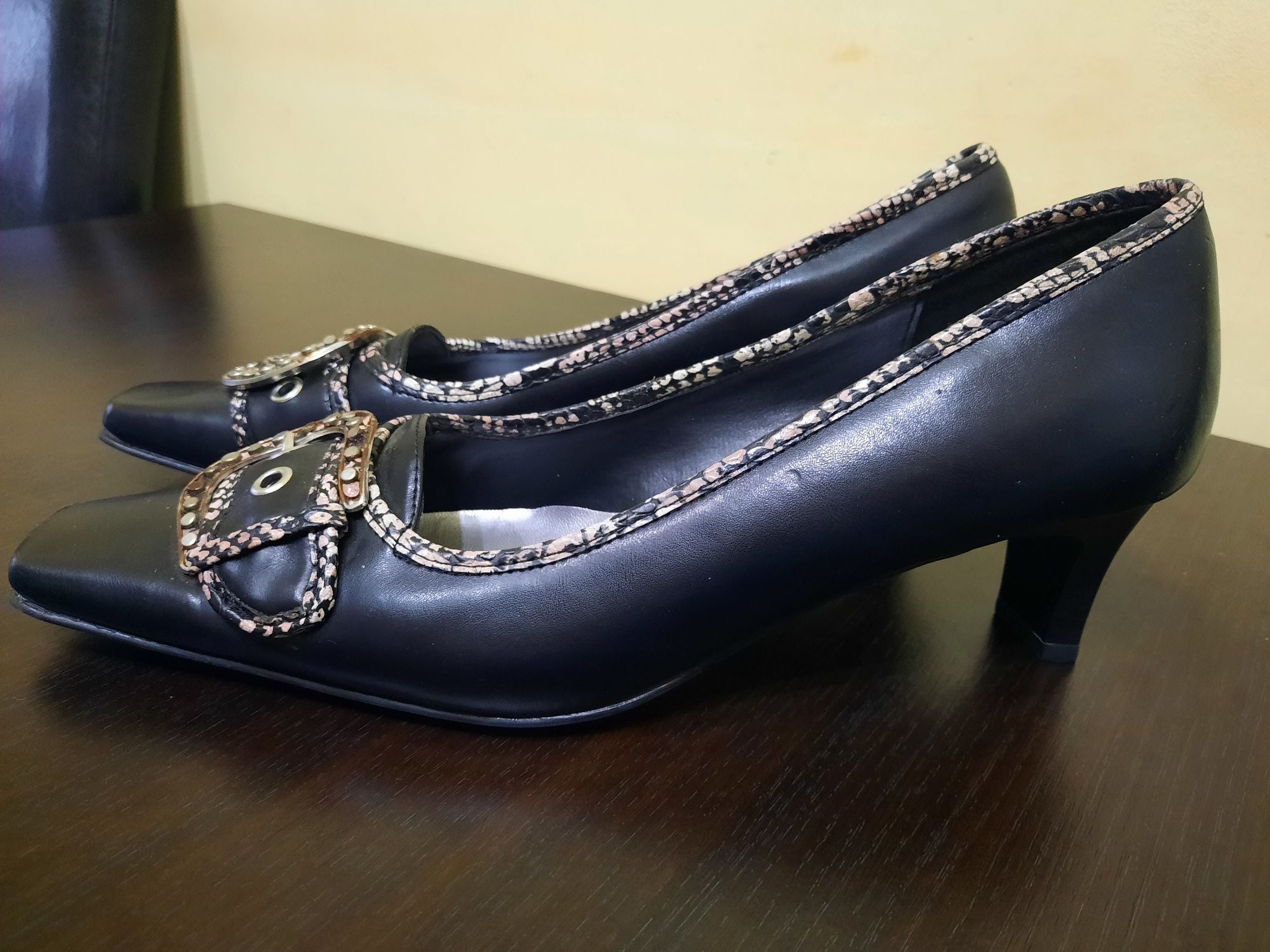 Sandale elegante 39,Pantofi CROCS, 39, w9, Sandale din piele