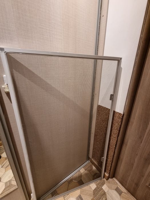 Plasa insecte pentru geam termopan