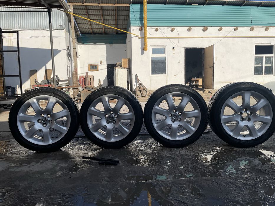 Диски продам тайота зимний покришкой