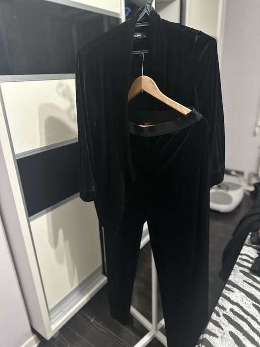 Продам брючный костюм