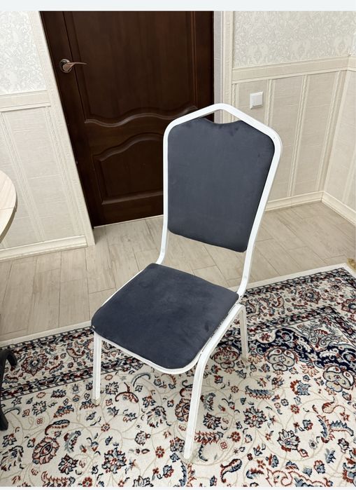 Продаются стулья для аренды или кухни