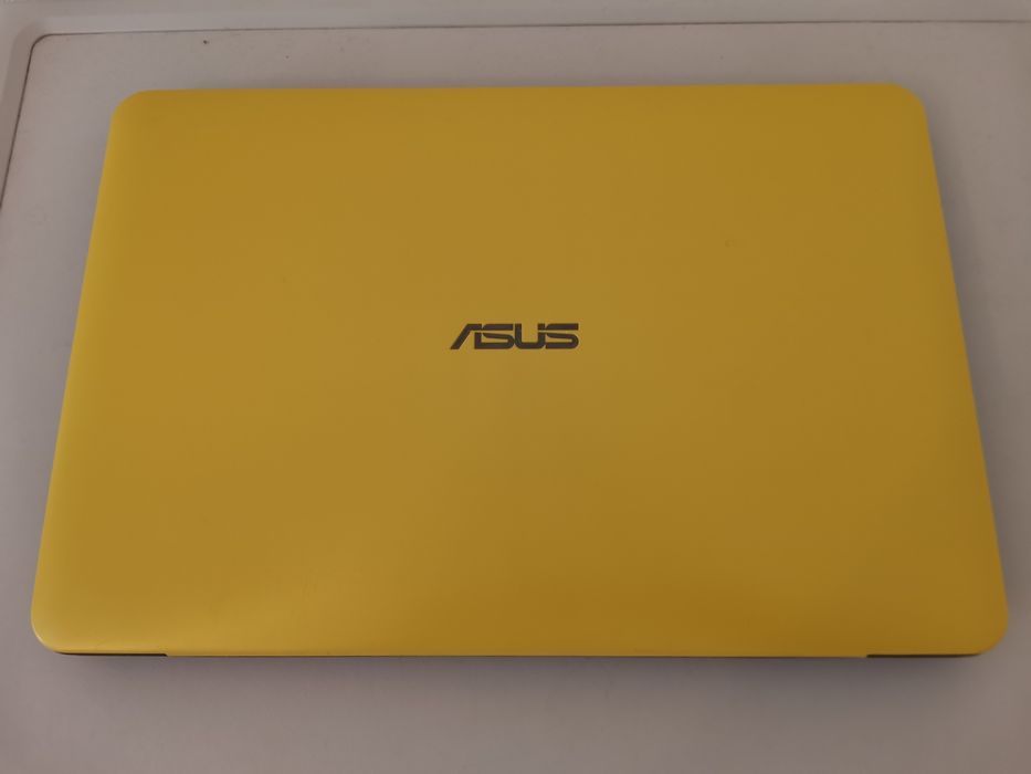 Laptop Asus R556L