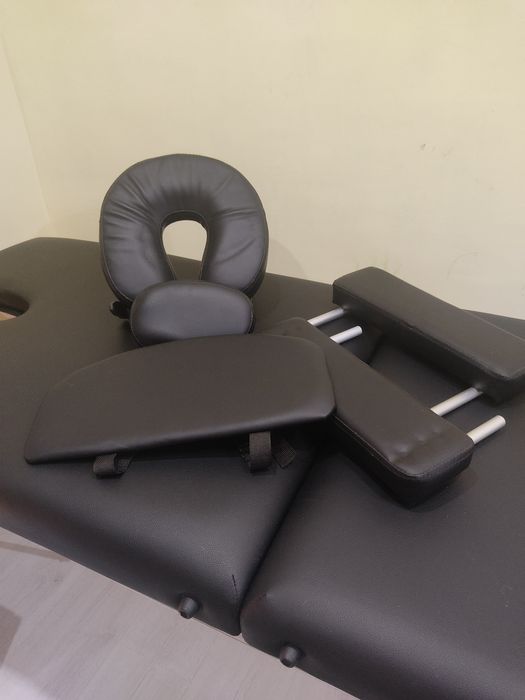 Масажна кушетка с всички аксесоари