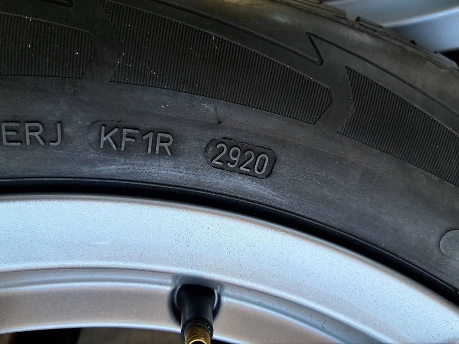 235/60/17 Дънлоп Зимни