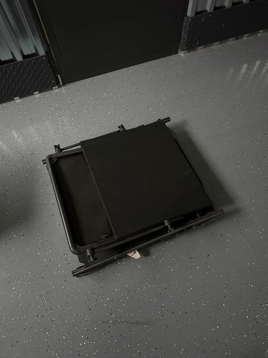 Sezlong pliabil cu parasolar