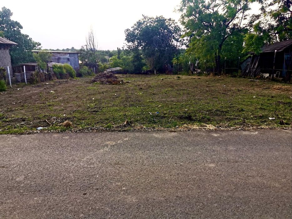 Teren intravilan 1100 mp