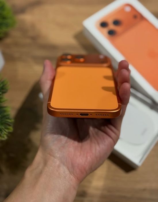 Продам айфон 17 pro max оранжевый оранжевый