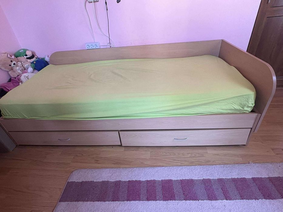 Единично легло с шкафчета