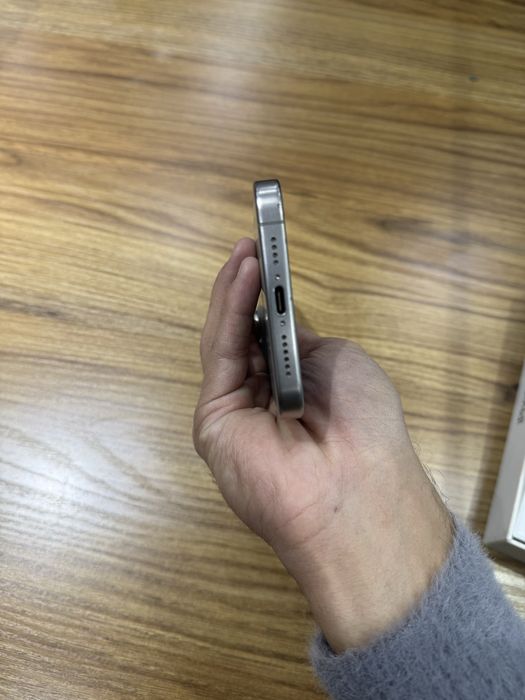 Iphone 15 pro max karopkali