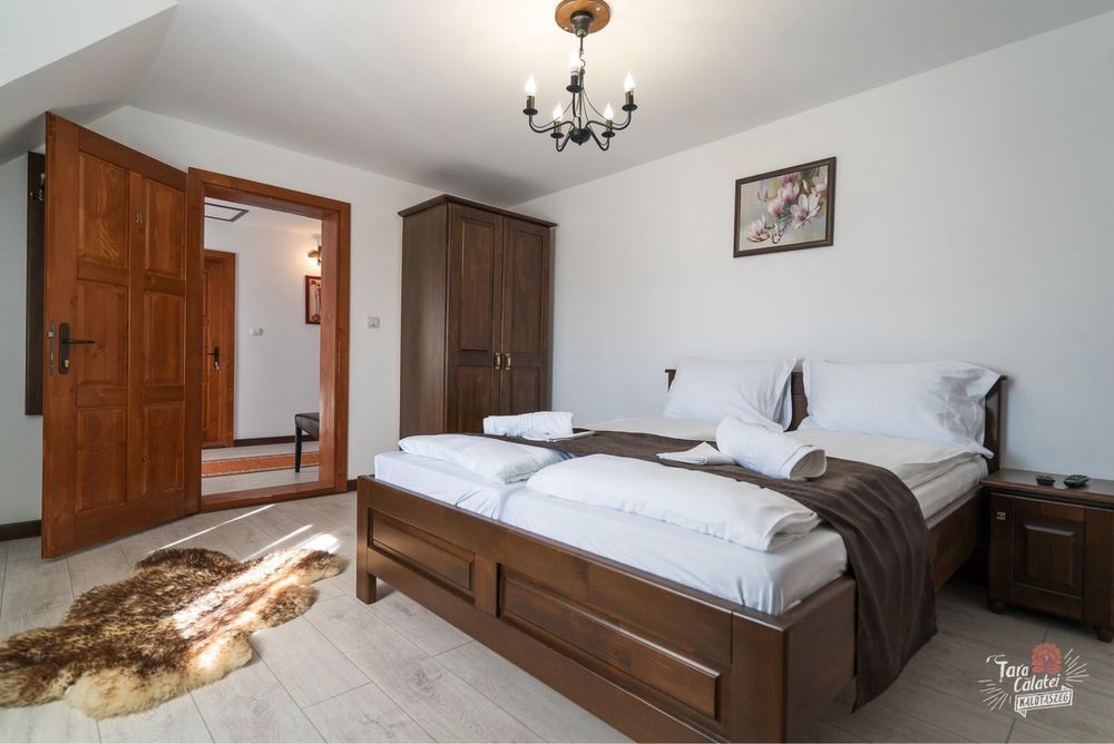 Cabană de inchiriat cu piscina, sauna, jacuzzi si sala de jocuri