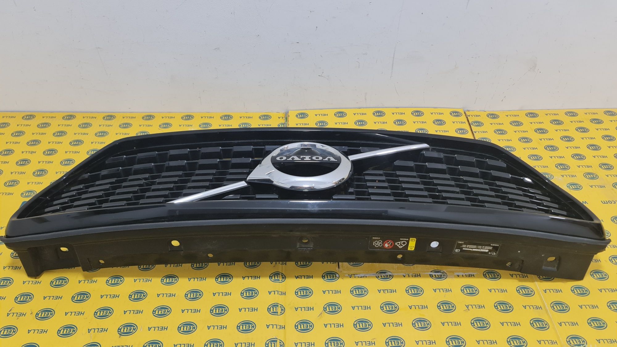 Grila masca radiator camera bara fata Volvo XC40 2018+ R design neagra
