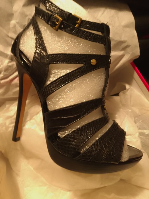 Sandale deosebite ,piele de șarpe