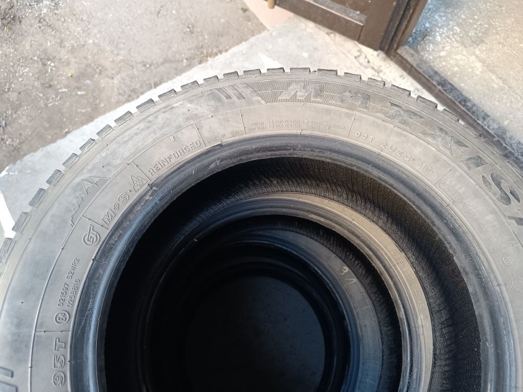 Продам зимнюю резину Maxxis 195-65 R15