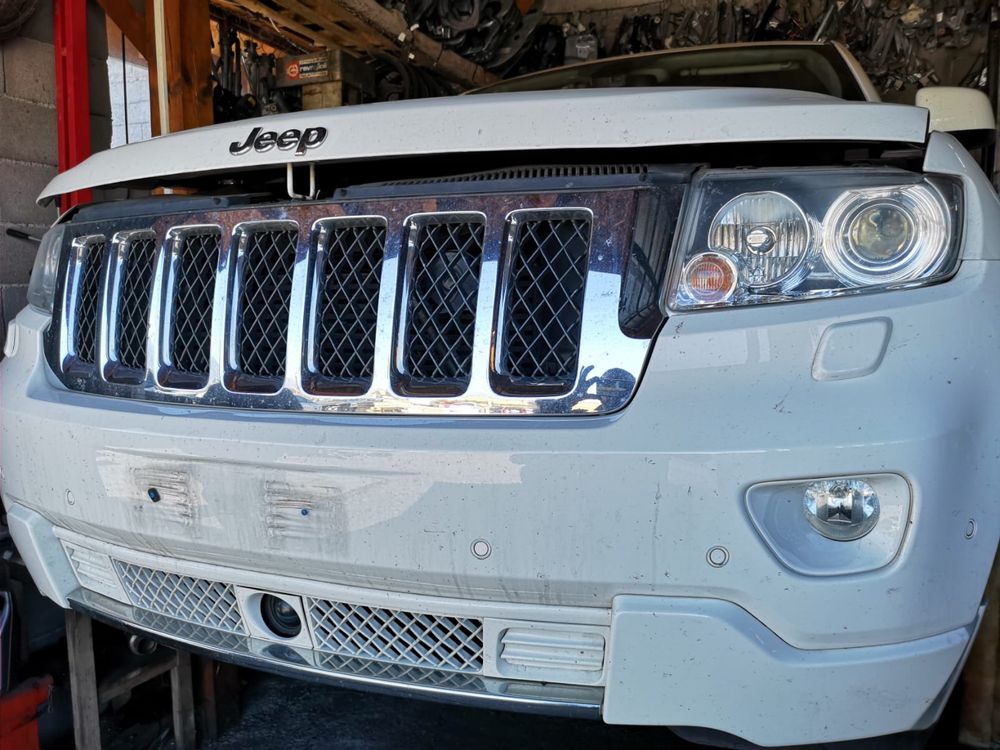 Jeep Wk2 Grand Cherokee на части