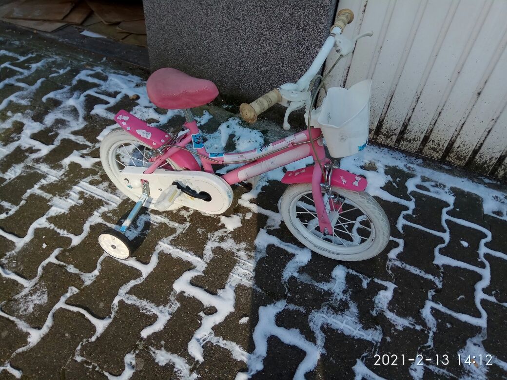 Vand bici  de copii de color rosa cu alb