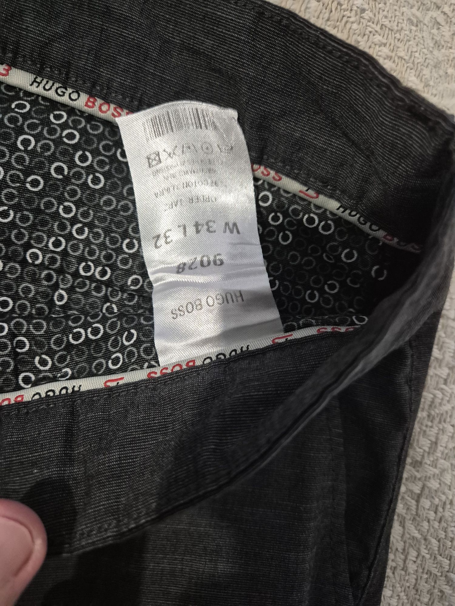 Pantaloni barbatesti Hugo Boss