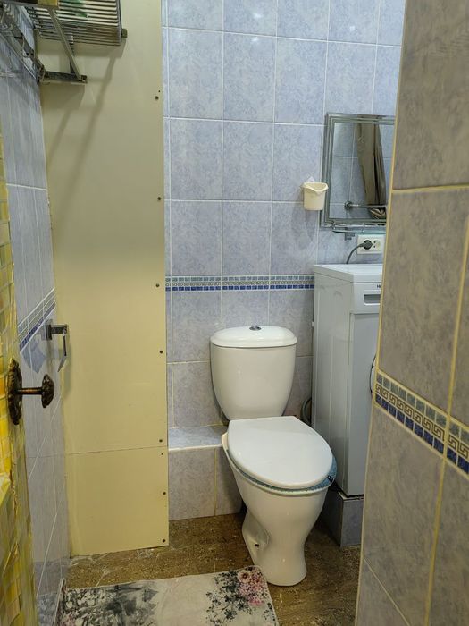 Срочно очень Продаётся  1 ком Дустлик 2 этаж 37 квадрат метр