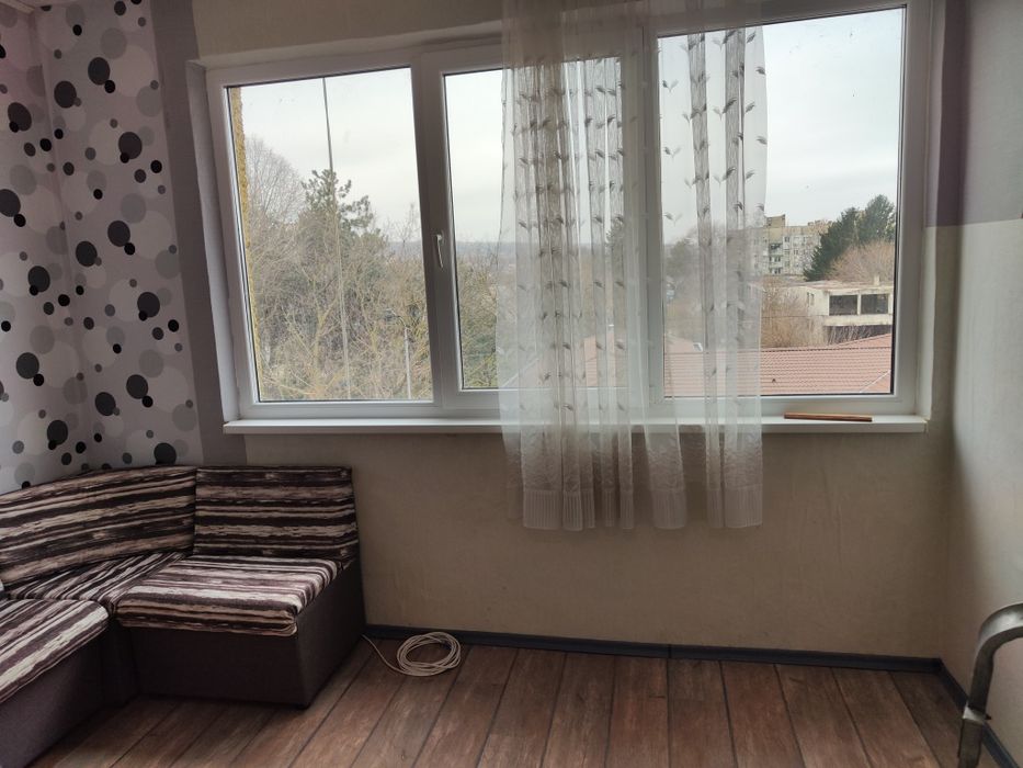 Гарсониера под наем Деленките