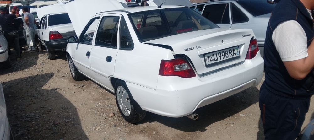 Neksya 2  1.6 dons mator rangi oq, holati yaxshi