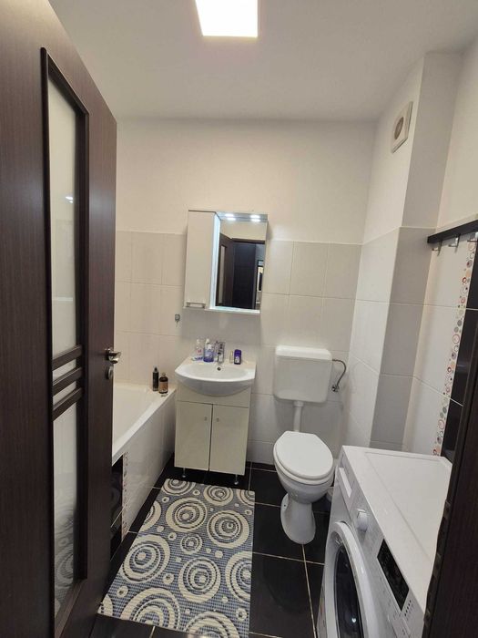 Propietar inchiriez Garsoniera langa complex La Strada