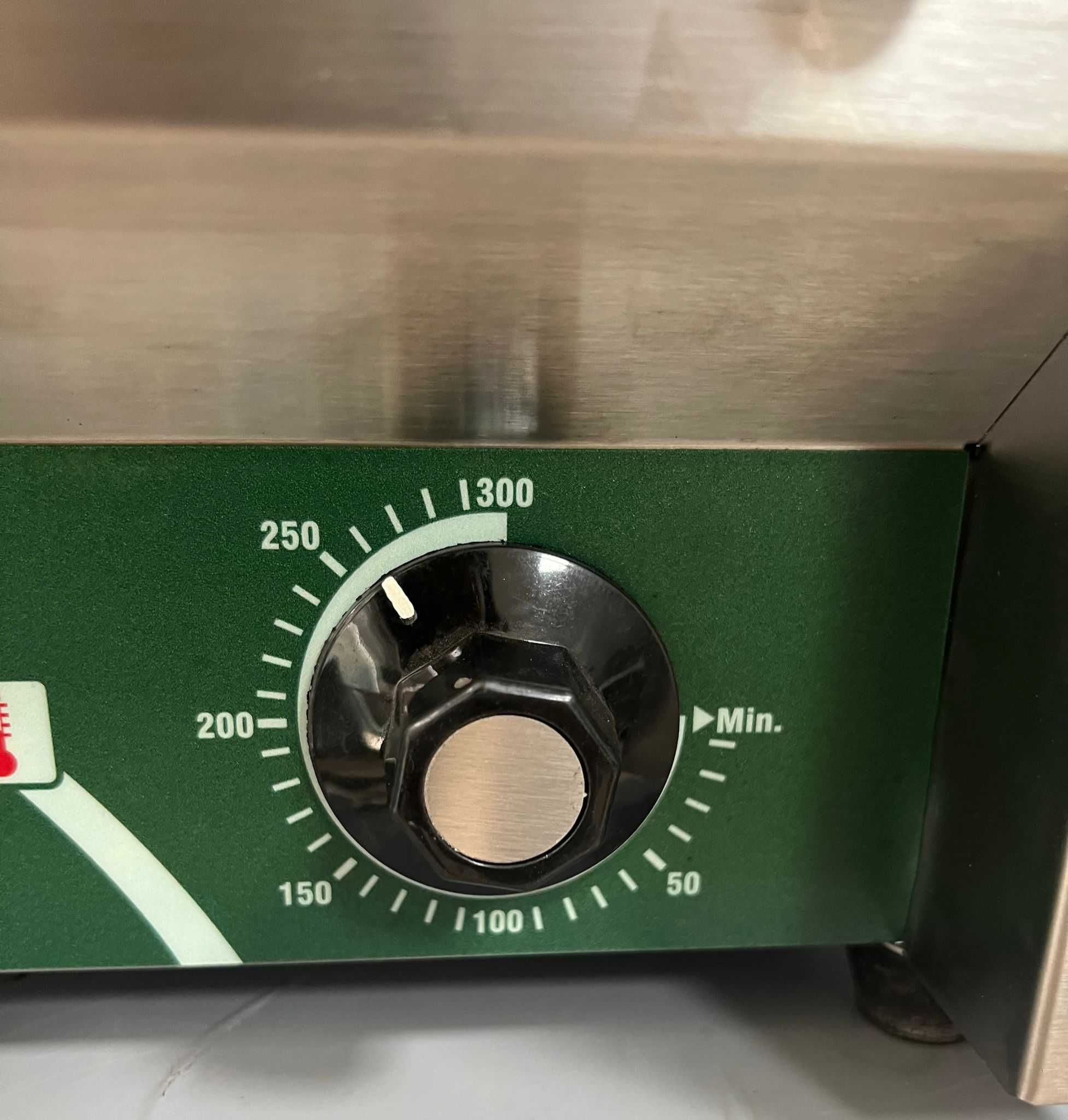 Toaster electric cu suprafata canelata