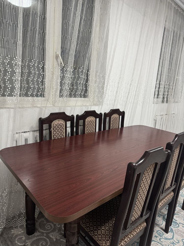 Стол со стульями