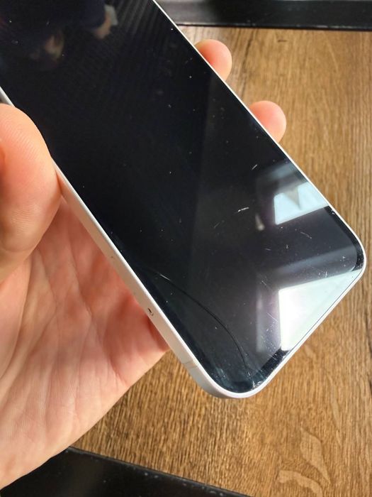 Iphone 12 mini ideal holatda