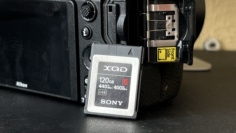 Vând Nikon Z6 + Nikkor 50mm f/1.8 G + adaptor FTZ + card XQD 120GB