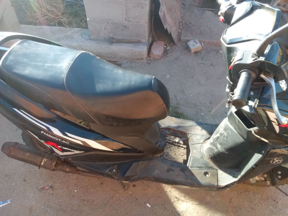 Продам скутер 150кубовом  новая поршневая новые прокладк