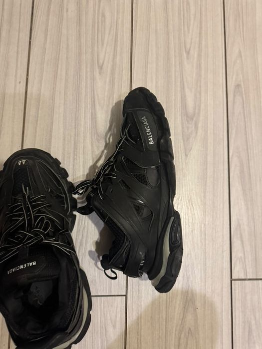 Balenciaga track led