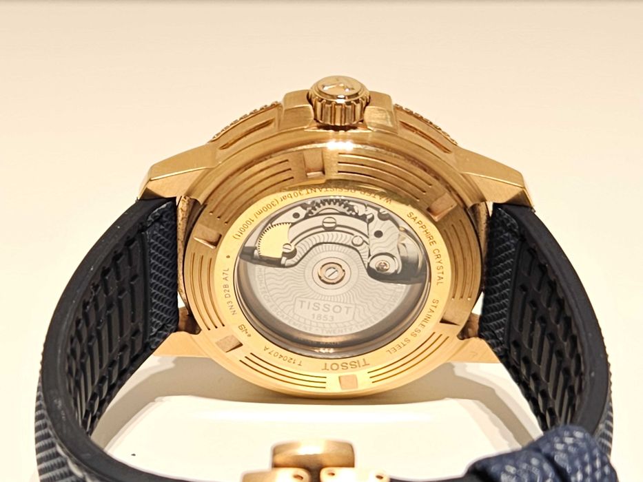 Продавам дайвър 300м  автоматик часовник"Tissot" Seastar Powermatic 80