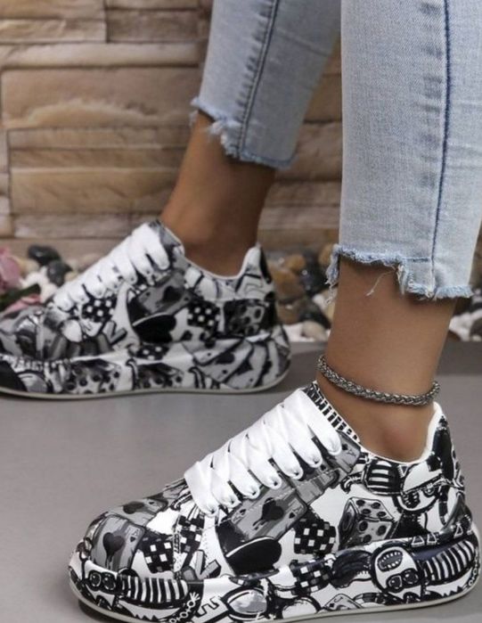 Кроссовки новые  38 размер