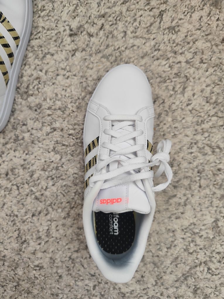 adidas .Дамски кецове .