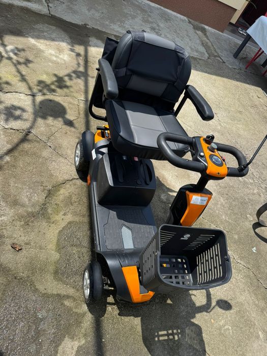 Scuter pentru persoanele vârstnice sau  h mobilitate scazuta