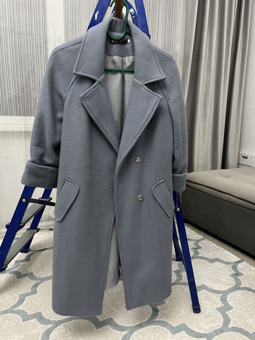 Серо-голубое пальто - отсутствуют кнопки