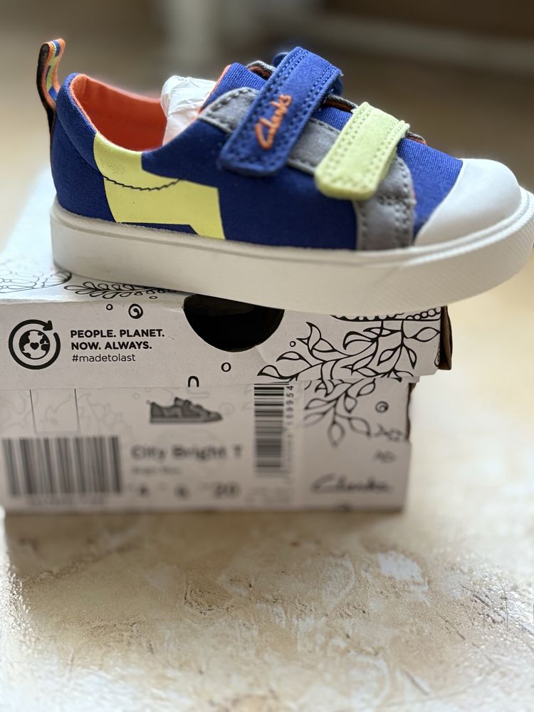 Продавам кецове на Clarks