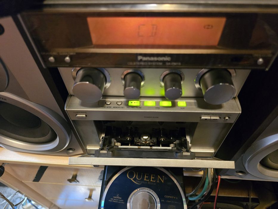 Музыкальный центр, все работает.