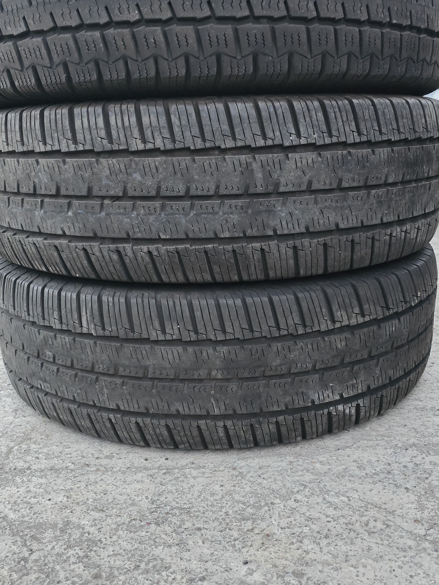 4 Броя Бусови Гуми 225/75/16C Continental 4,5 - 5mm 2018 и 2021DOT