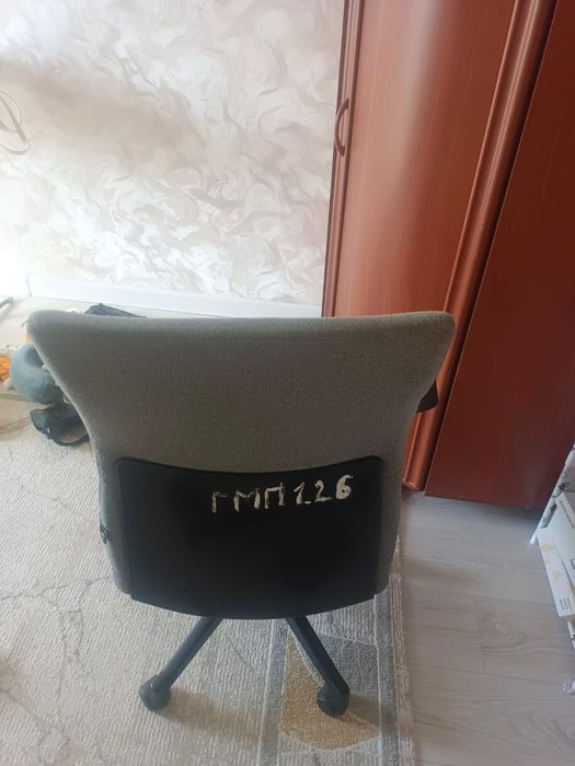 Стулья офисные 2 штук