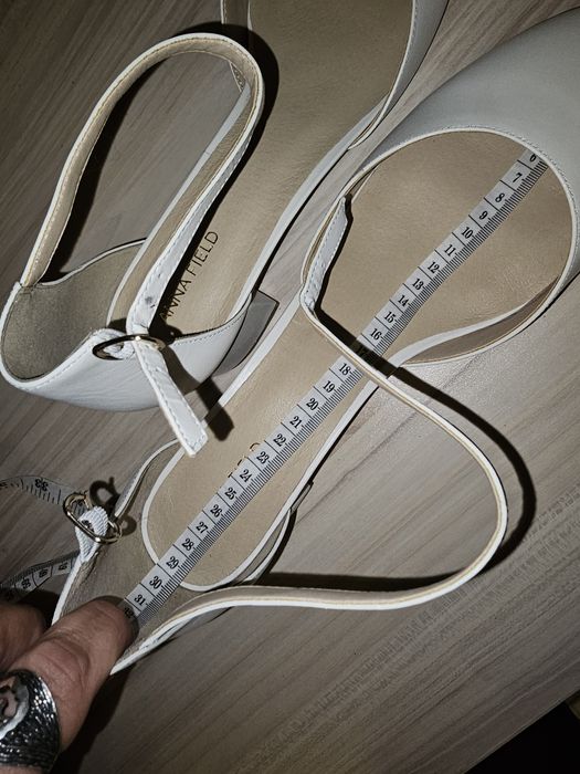 Големи официални обувки