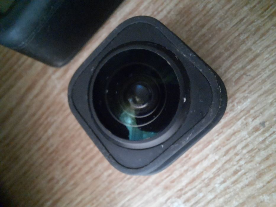 Vand gopro hero 9 ca nou + max lens, 2 baterii, încărcător accesorii