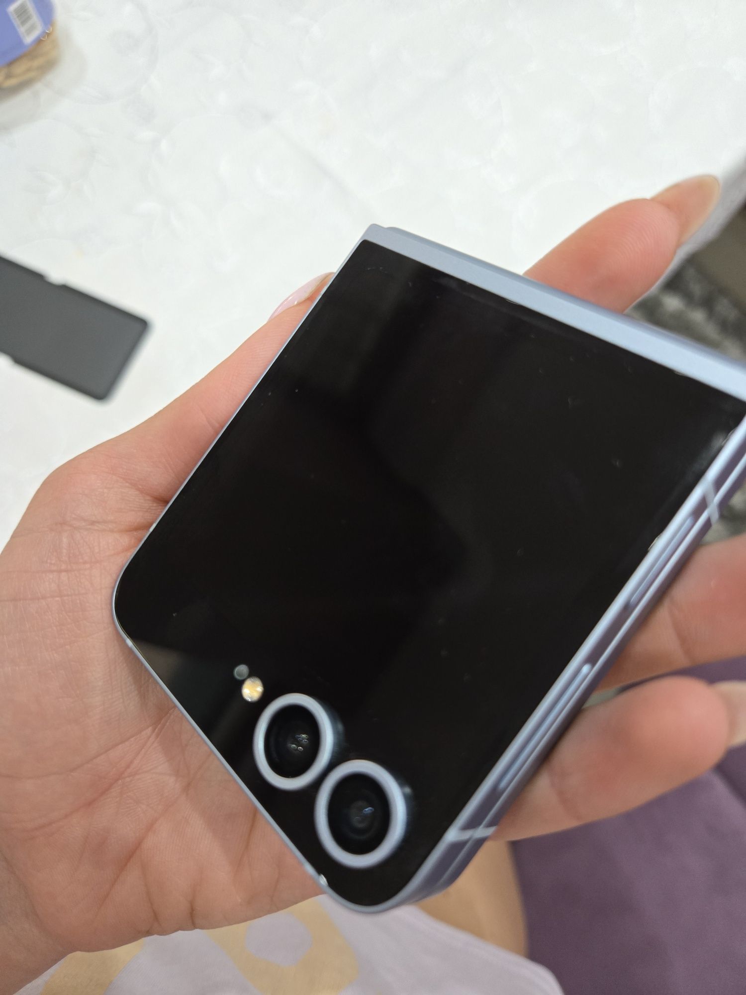 Samsung galaxy Z Flip6 256gb син на цвят
