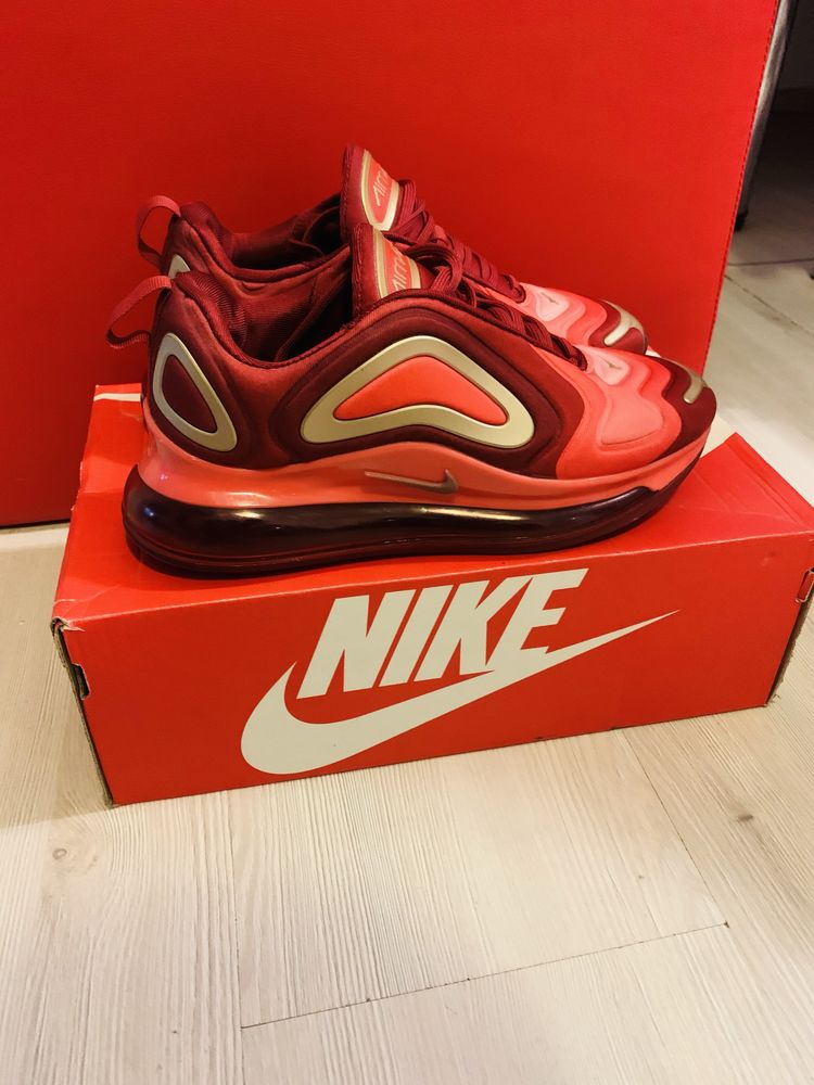 Adidasi Nike AirMax 720