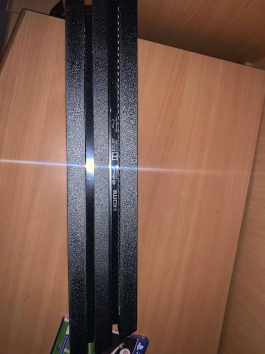 Vand ps4 pro in stare foarte bună de functionare