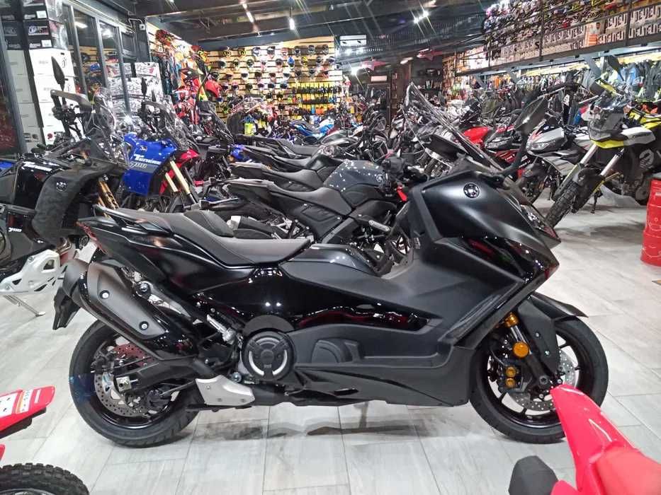 Yamaha TMax 560 nou PROMO- livrare prin EST BIKE Campina
