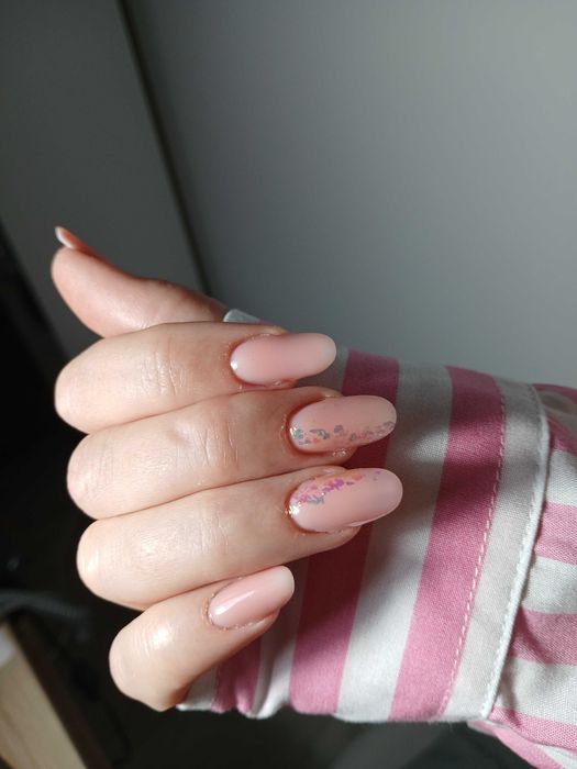 Unghii cu gel si oja semiprmanenta