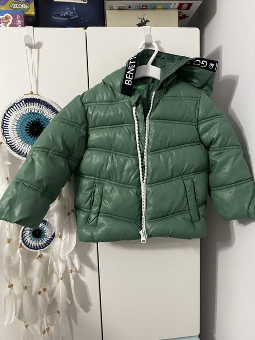 Vand geaca groasa firma benetton marimea 90 cm