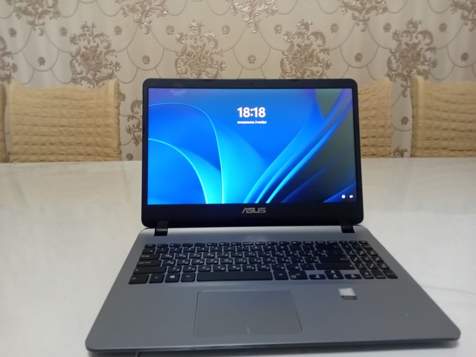 Продам ноутбук асус в хорошем состоянии