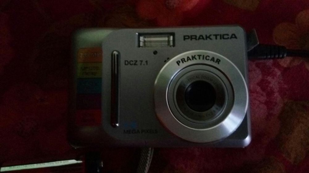 Продавам фотоапарат Практика